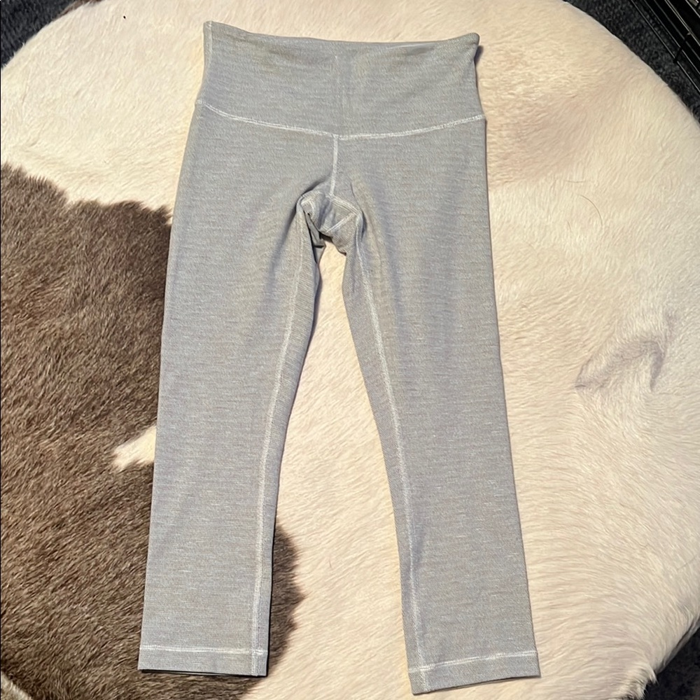 Lululemon Athletica Gray and White Capri Pants (no pilling) super soft!